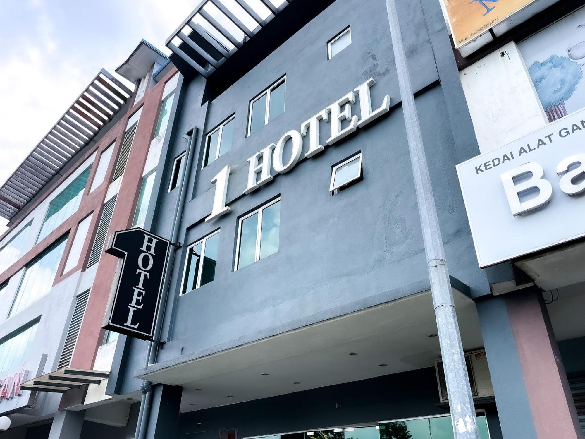 1 Hotel Mahkota Cheras Exterior photo