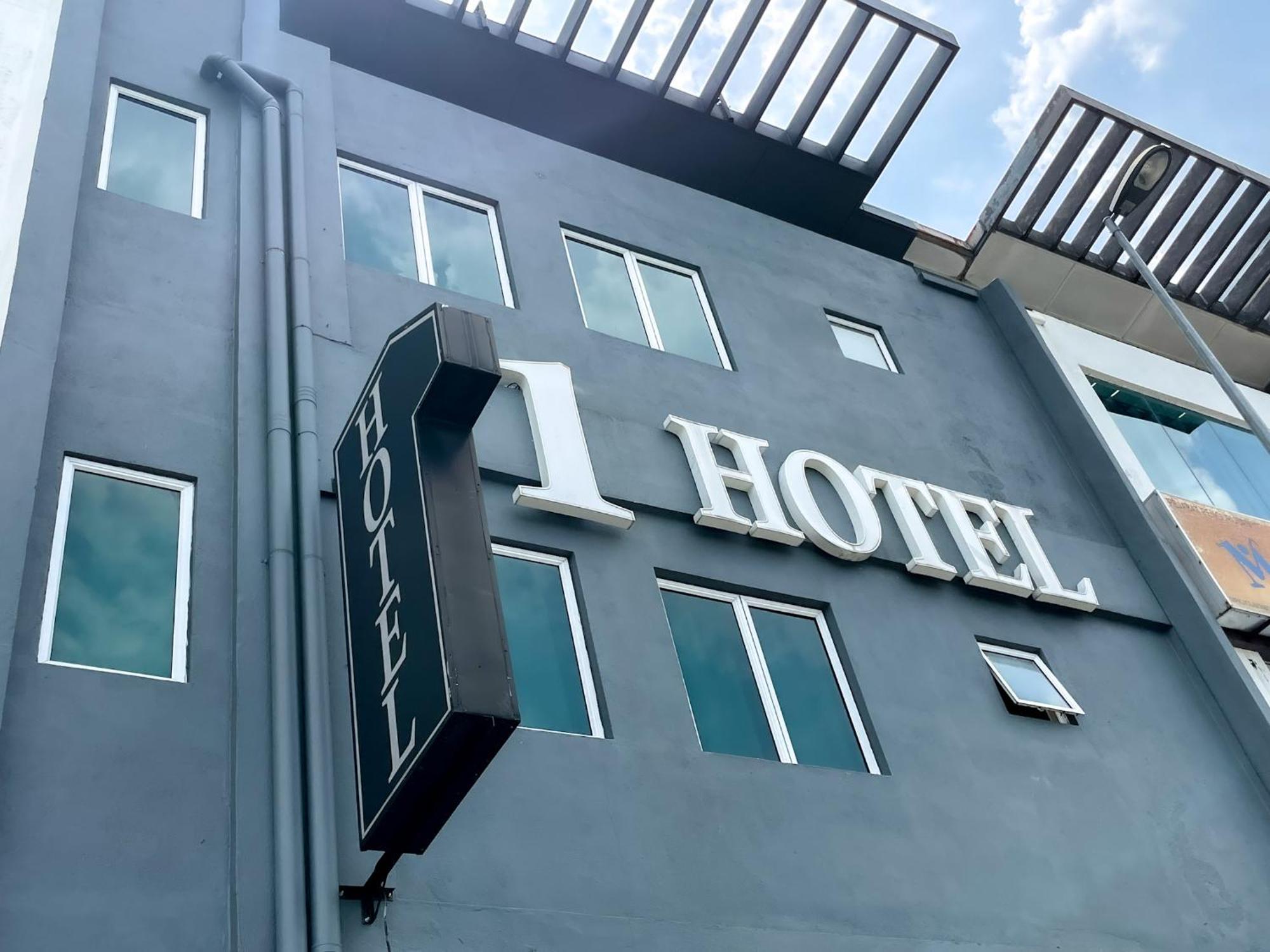 1 Hotel Mahkota Cheras Exterior photo