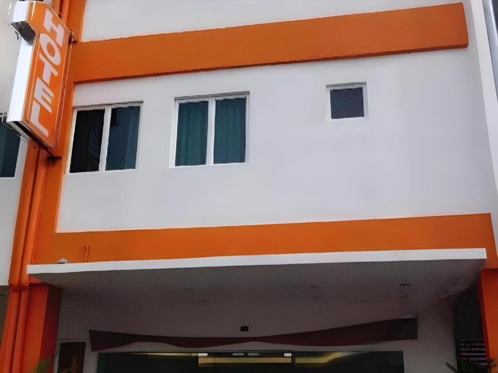 1 Hotel Mahkota Cheras Exterior photo