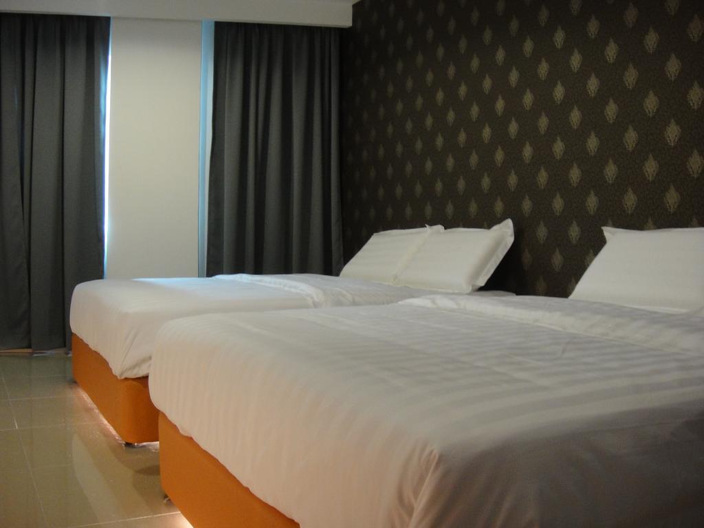 1 Hotel Mahkota Cheras Exterior photo